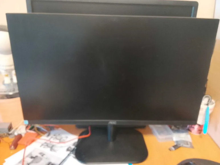 Монитор 23.8" AOC 24B2XH Full HD IPS в отличном состоянии.