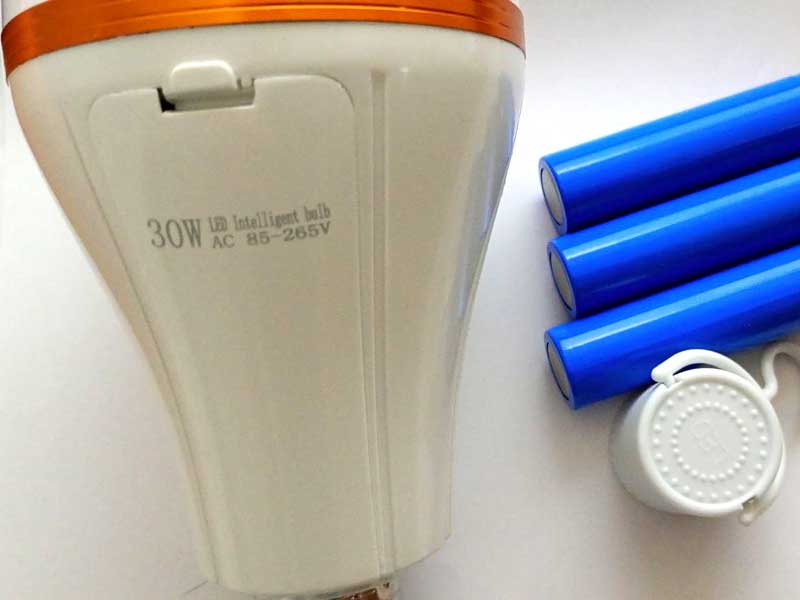 Аварійна LED лампочка E27 з акумулятором 3×18650 | BL FA 3933